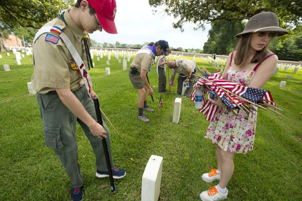 Scouts, others continue Port Hudson flag tradition _lowres