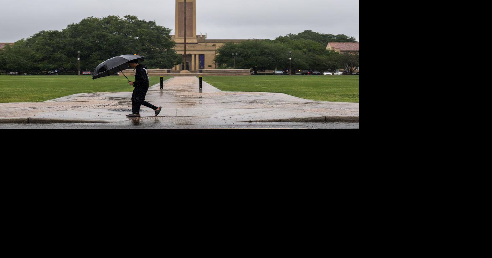 Heavy rain expected in Baton Rouge ahead of tropical disturbance landfall