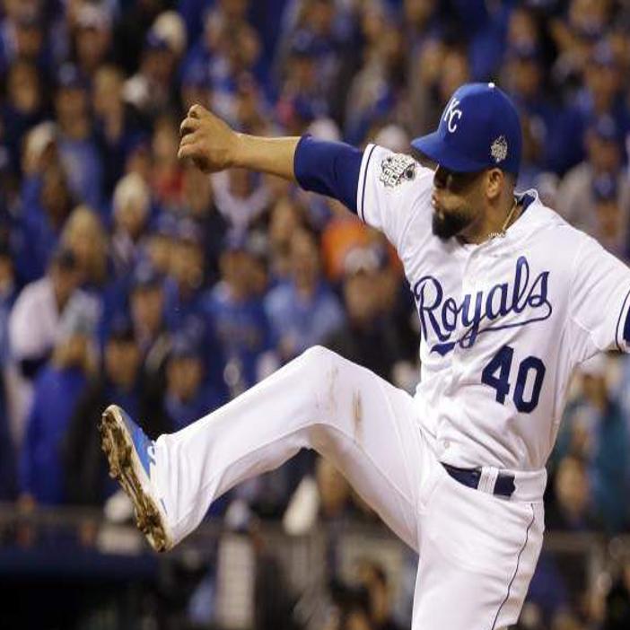 Hosmer sacrifice fly in 14th lifts Royals to WS Game 1 win