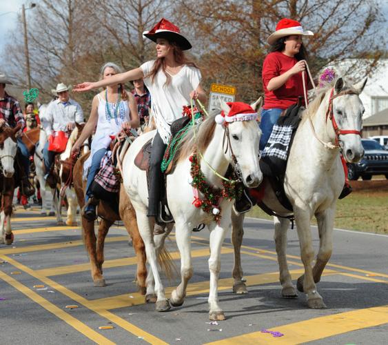 Dark clouds, rain can't stop Walker Christmas parade from rolling
