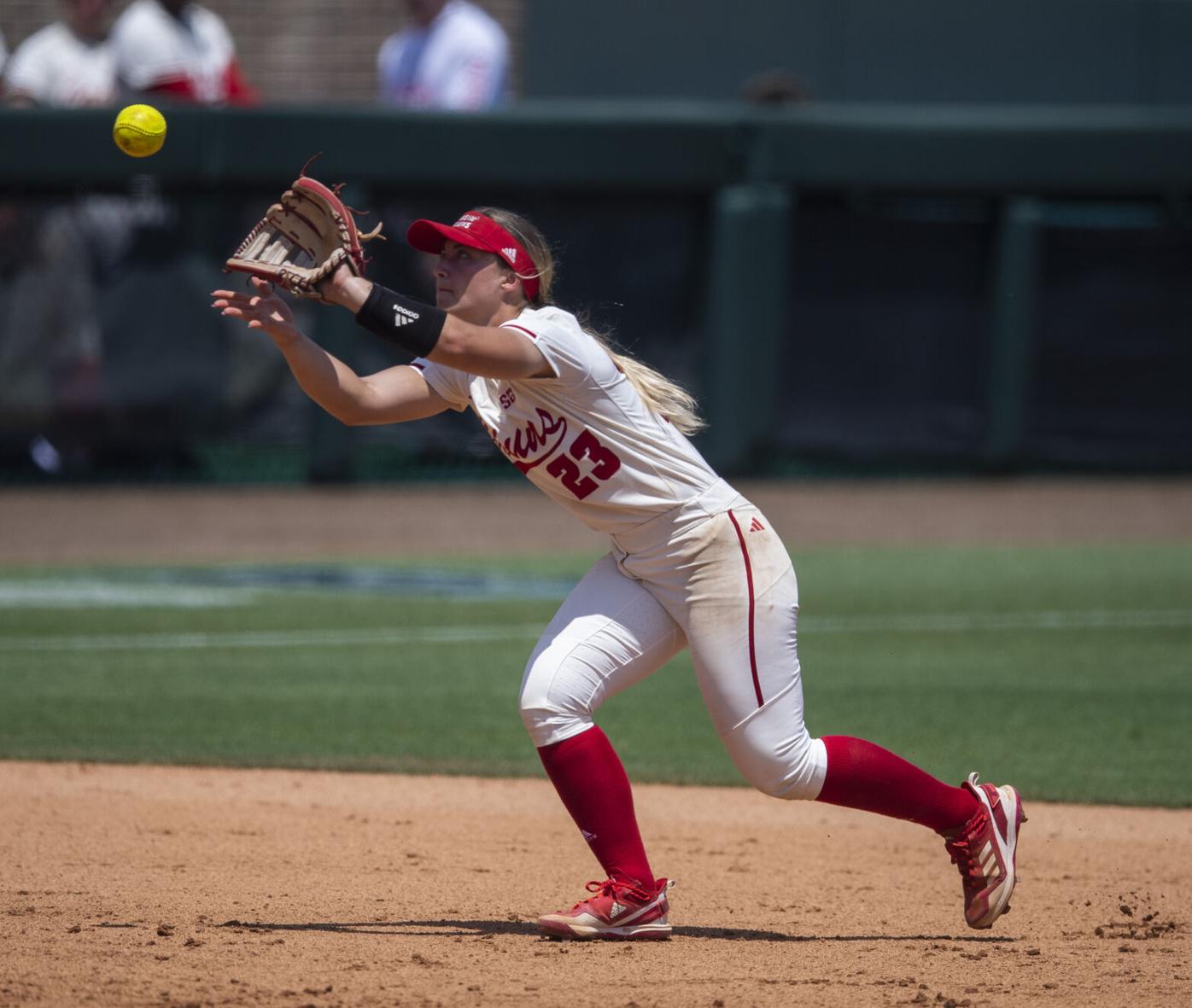 Softball Shuts Out ULL on the Road, 4-0 – LSU