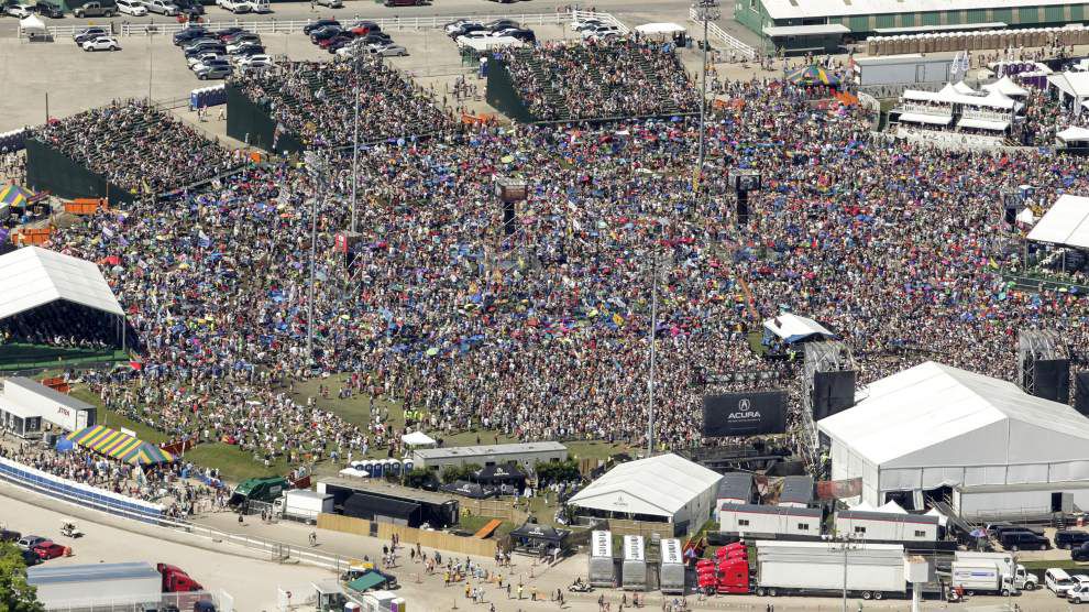 Photos Perfect weather brings skywriting, large crowds at Day 2 of
