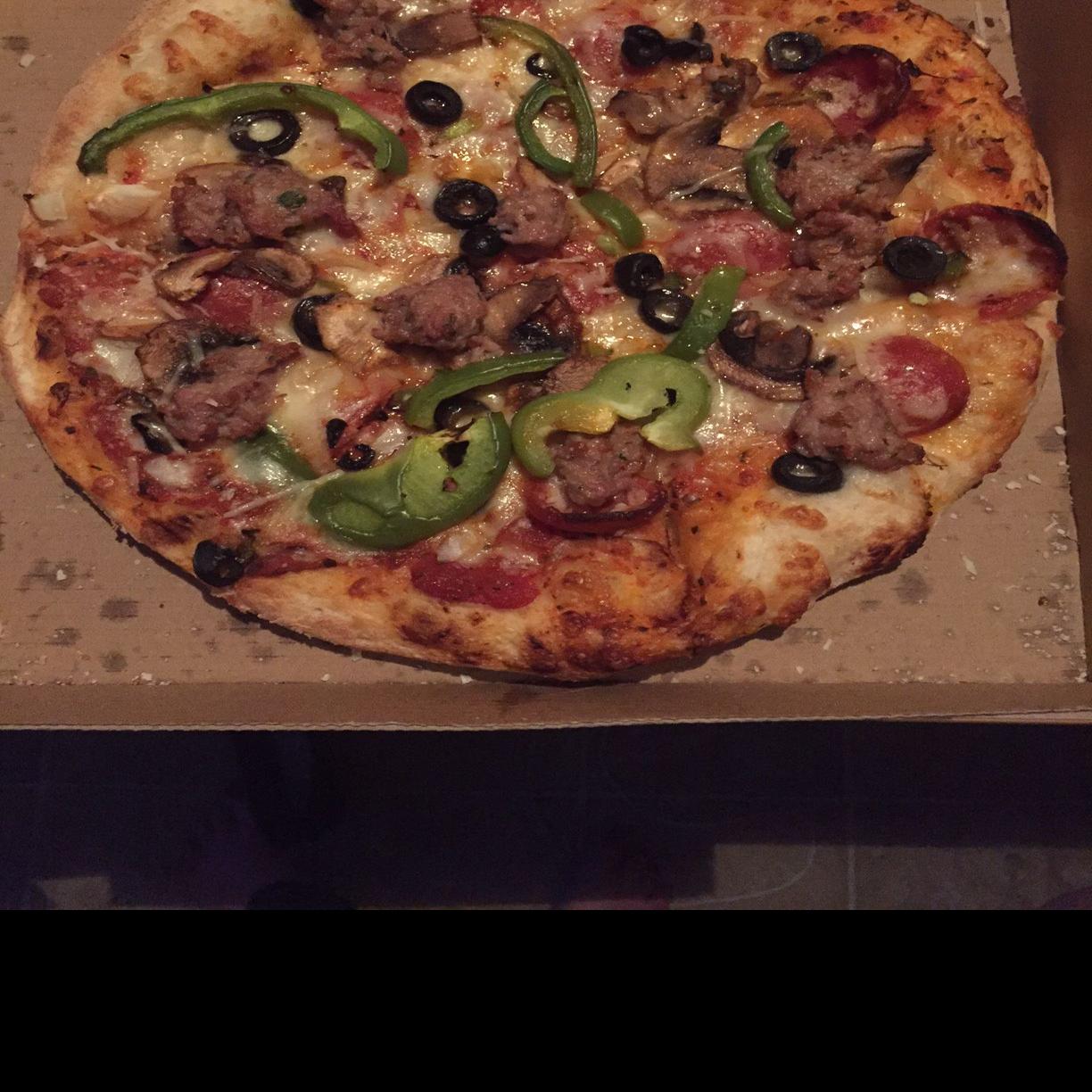 Restaurant Review Reginelli S Offers A Great Pizza But Don T