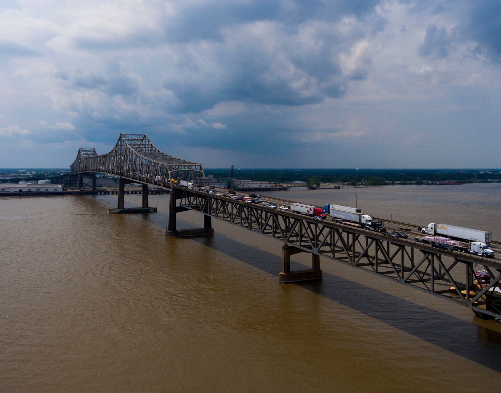 As possible sites for new Mississippi River bridge narrow, two