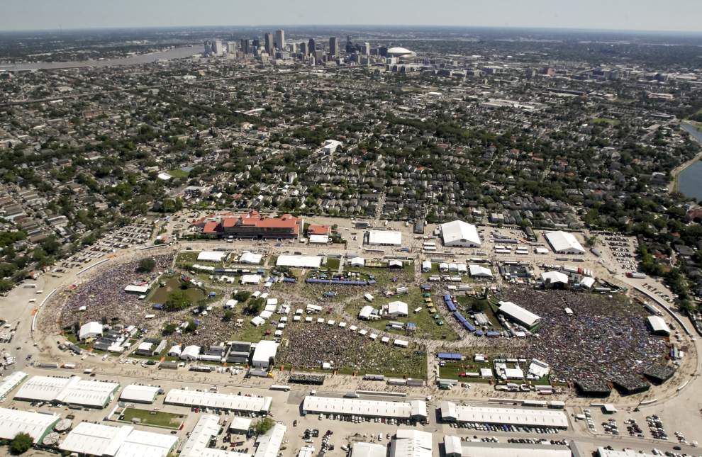 Photos Perfect weather brings skywriting, large crowds at Day 2 of