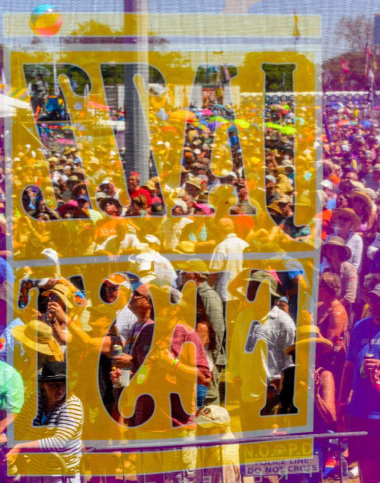 Photos Perfect weather brings skywriting, large crowds at Day 2 of