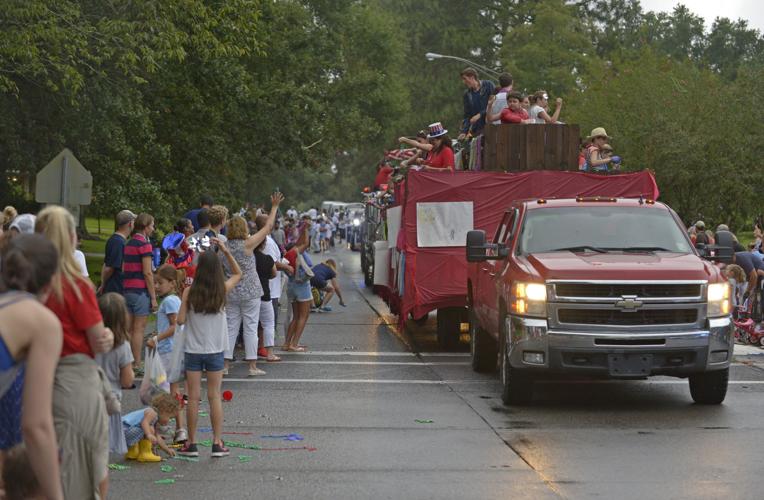 Kenilworth parade celebrates nation's independence Mid City