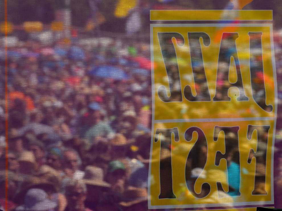 Photos Perfect weather brings skywriting, large crowds at Day 2 of