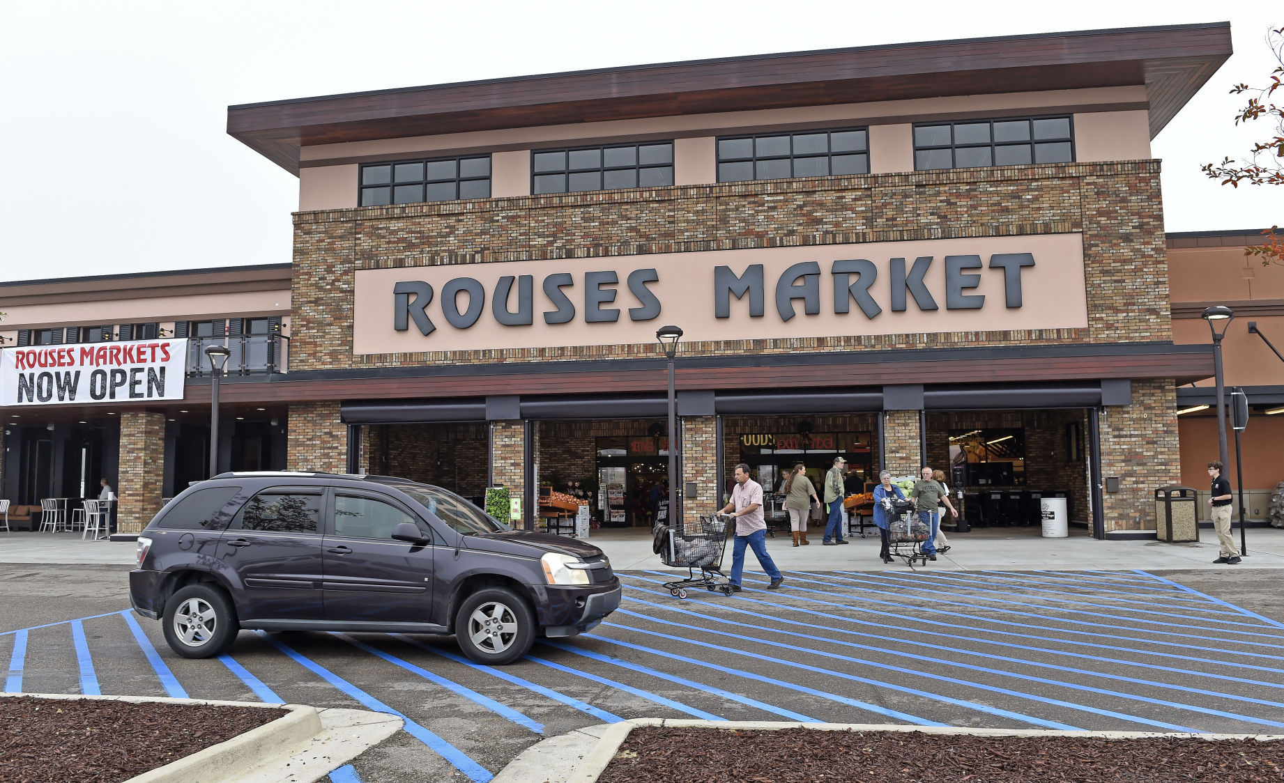Rouses reopens in Juban Crossing drawing customers to popular store decimated during flood Business theadvocate