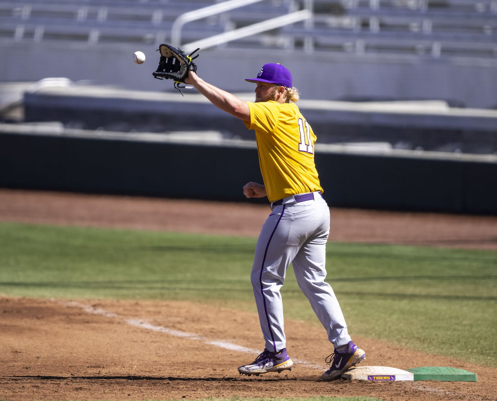 BR.lsufallbaseball2.adv_2411 MJ.JPG