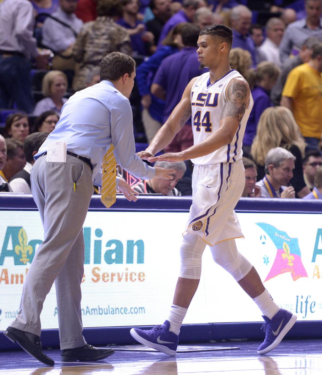 Lsu Basketball Player Wayde Sims Fatally Shot In Head During Fight