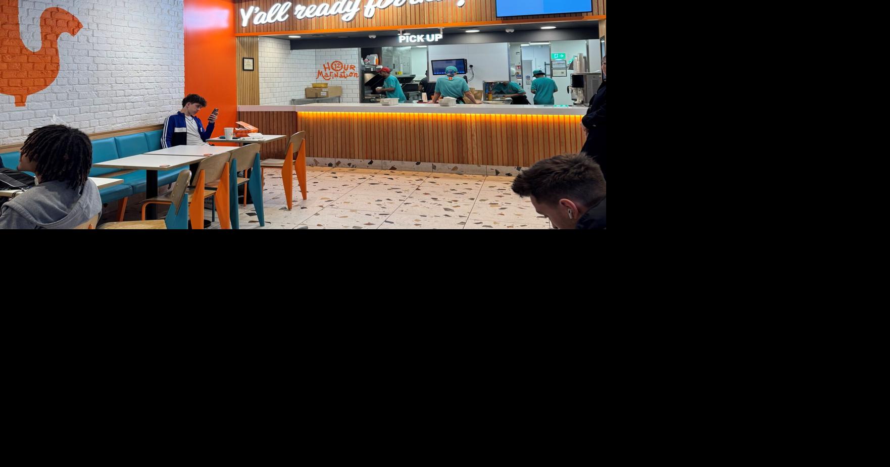 I tried Louisiana's famous fried chicken in London. Here's what Popeyes is like across the pond.