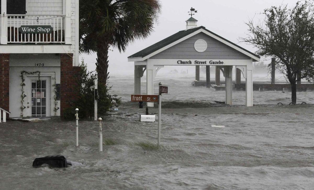 Florence Latest At Least 4 Dead Up To 2 Feet Of Rain In