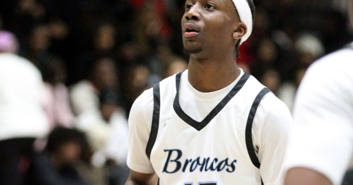 Catholic, Zachary battle for District 4-5A boys basketball title