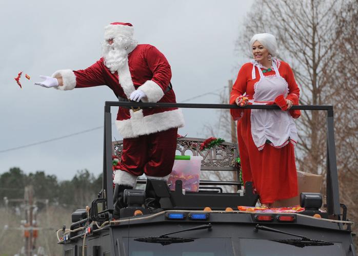 Dark clouds, rain can't stop Walker Christmas parade from rolling