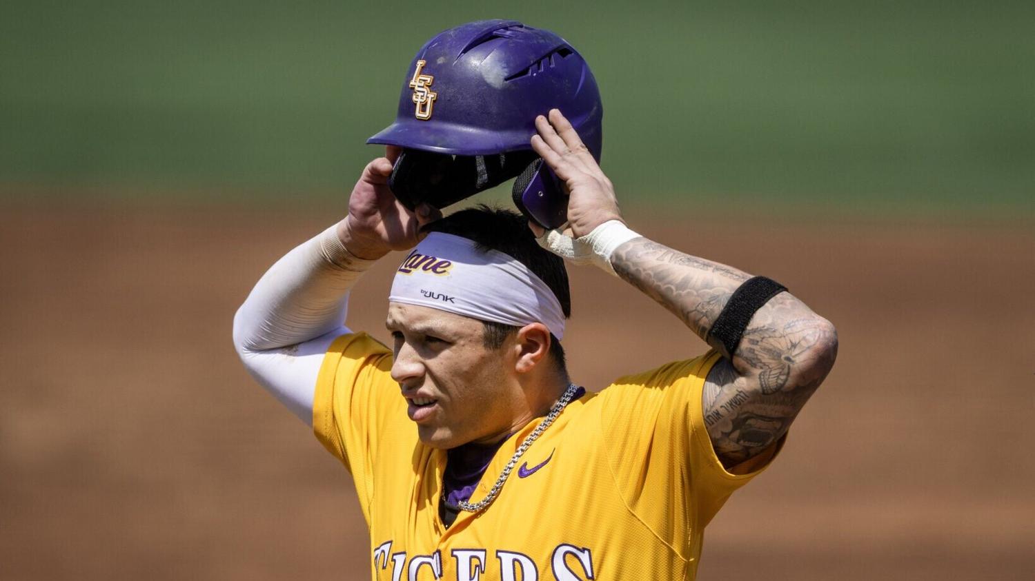 Jay Johnson has an injury update on Omar Serna. Here’s where the LSU ...