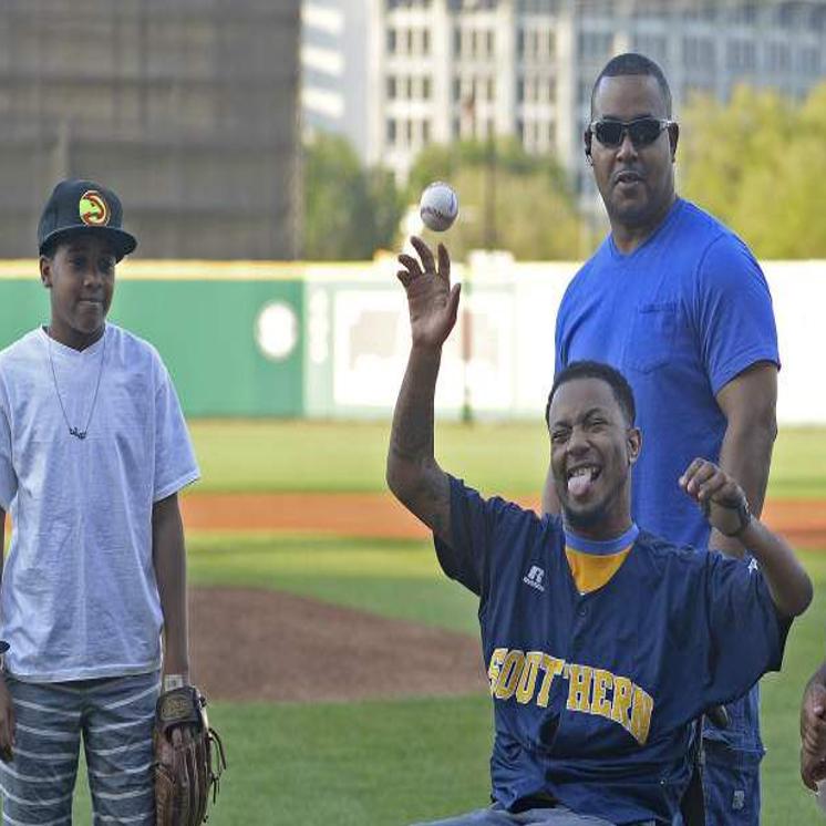 Video Paralyzed Southern Football Player Devon Gales Throws Out