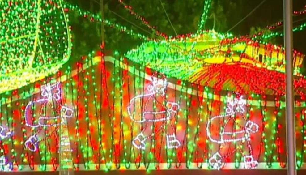 New record: 1.2 million Christmas lights _lowres