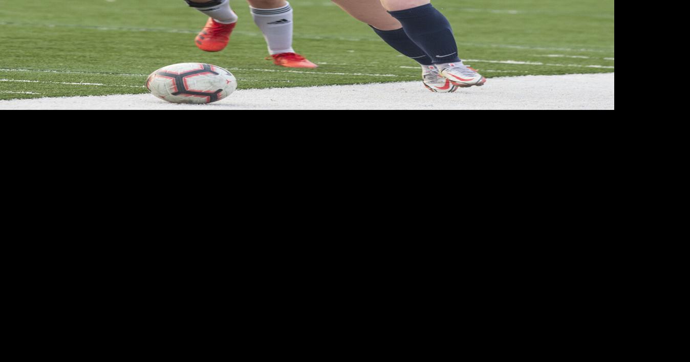 Photos STM boys and girls host Neville in Soccer Photos