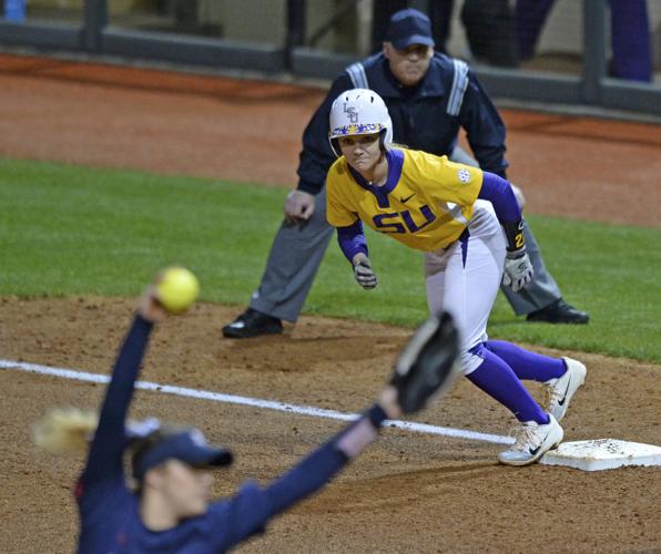 Hoover, LSU blank IllinoisChicago 30 in softball opener LSU