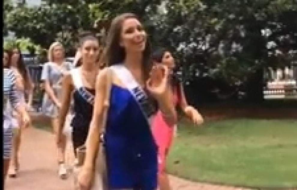 A big hello from the Miss USA contestants _lowres