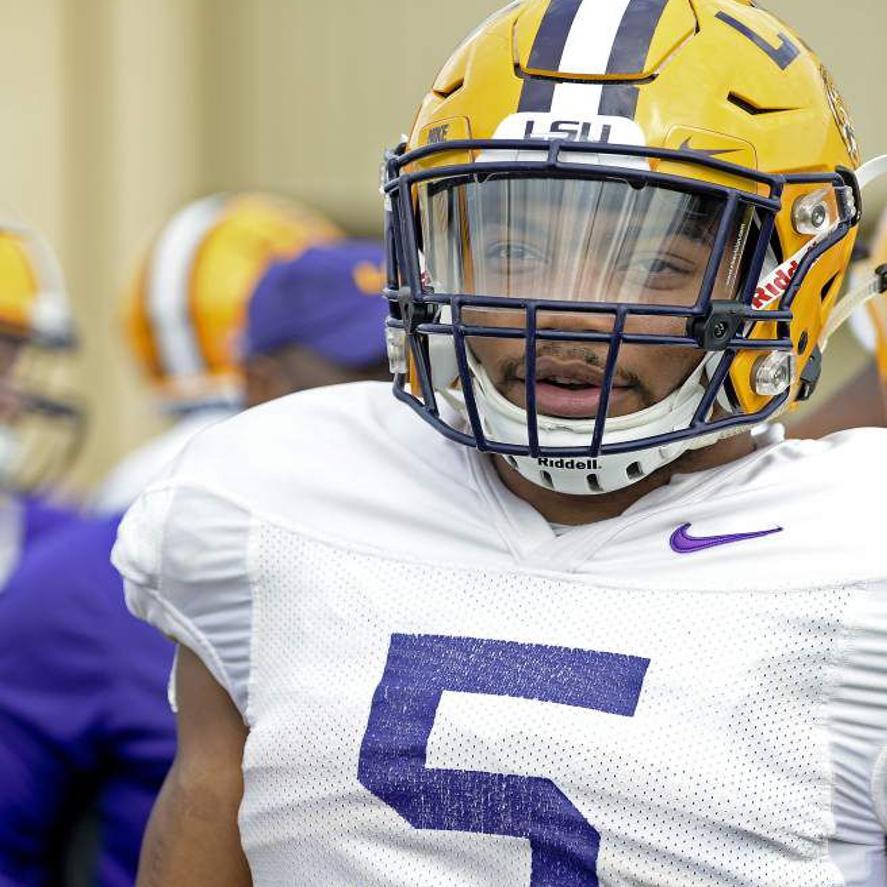 No Slouch Here Lsu Running Back Derrius Guice Mirroring Big Brother Leonard Fournette Lsu Theadvocate Com