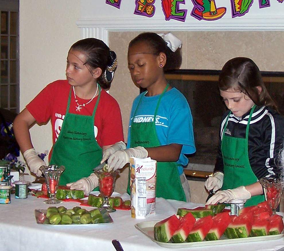 Abney Elementary Nutrition Advisory Council puts on demo _lowres