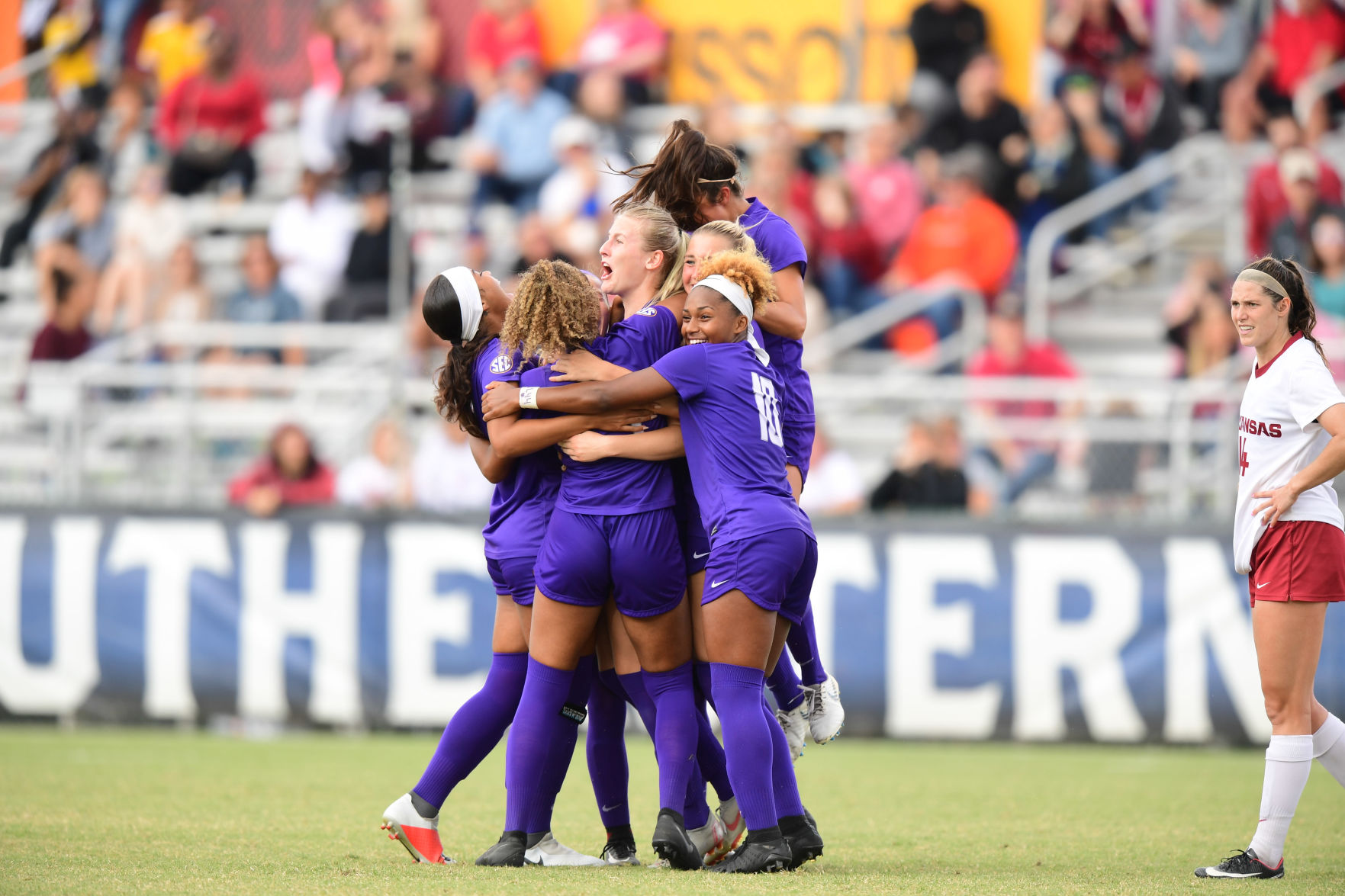 Dramatic late goal helps LSU soccer top 