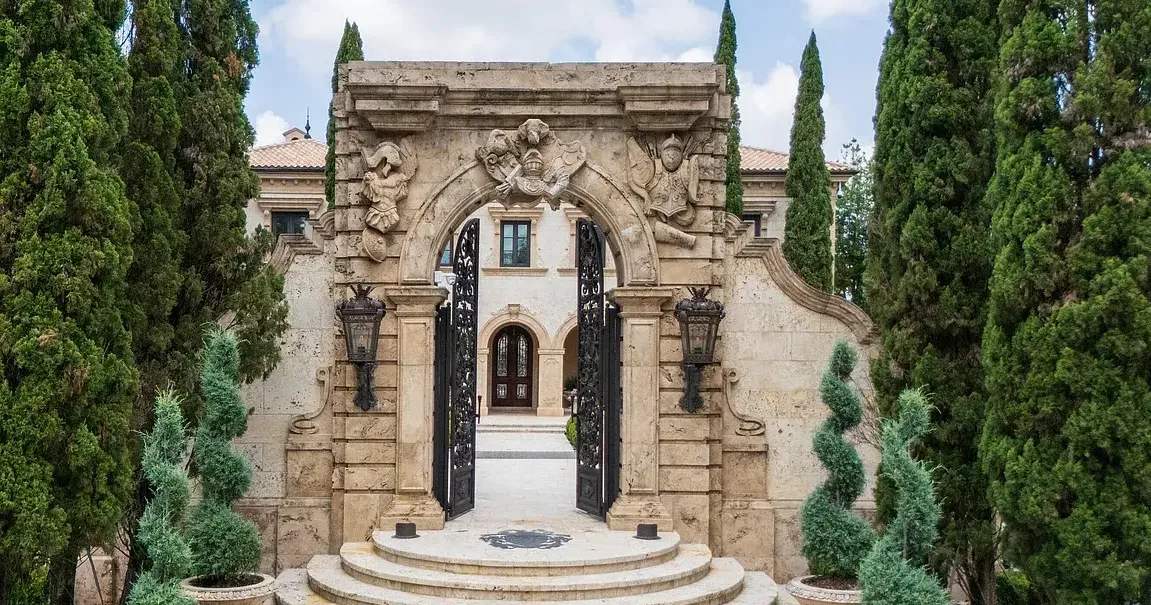 This 11,000-square-foot mansion in River Ranch sells for $8.5M