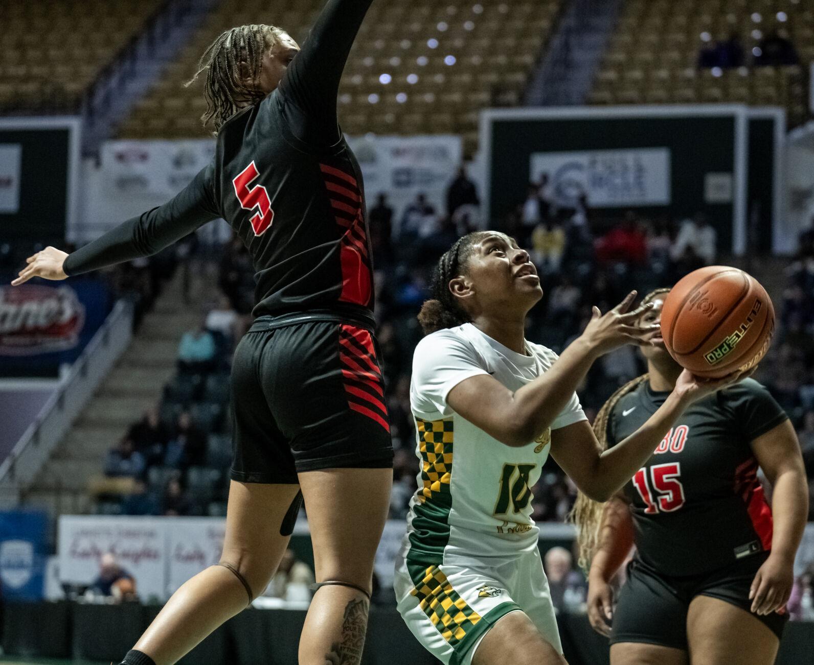 Photos Parkway Sinks Walkers Season With OT Buzzer Beater Baton