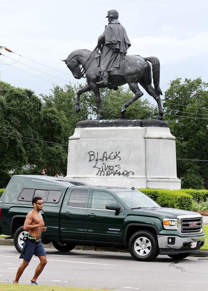 Photos Statue of Confederate Gen. P.G.T. Beauregard in New Orleans