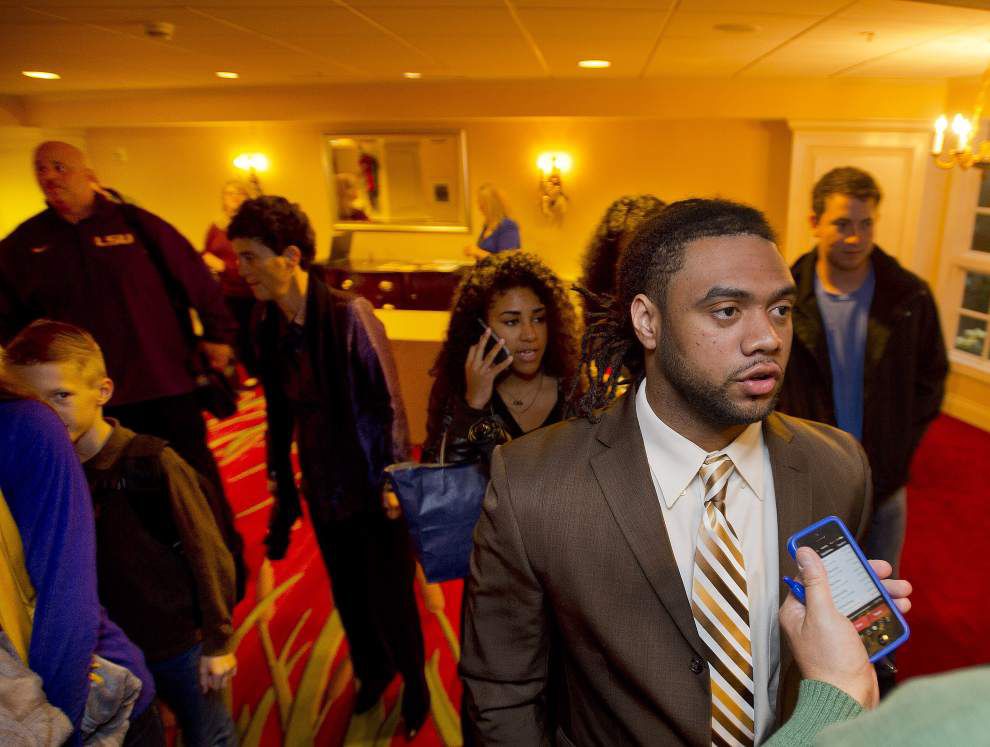 LSU football team reaches Nashville, takes in ‘gigantic’ Opryland resort _lowres