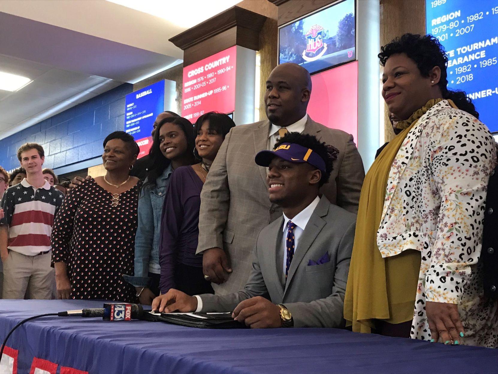 Two Sport Star Maurice Hampton Turned Down 1 8 Million To Go To Lsu Father Says Lsu Theadvocate Com Some literature will say there is no correlation between a handshake and character of an individual. two sport star maurice hampton turned
