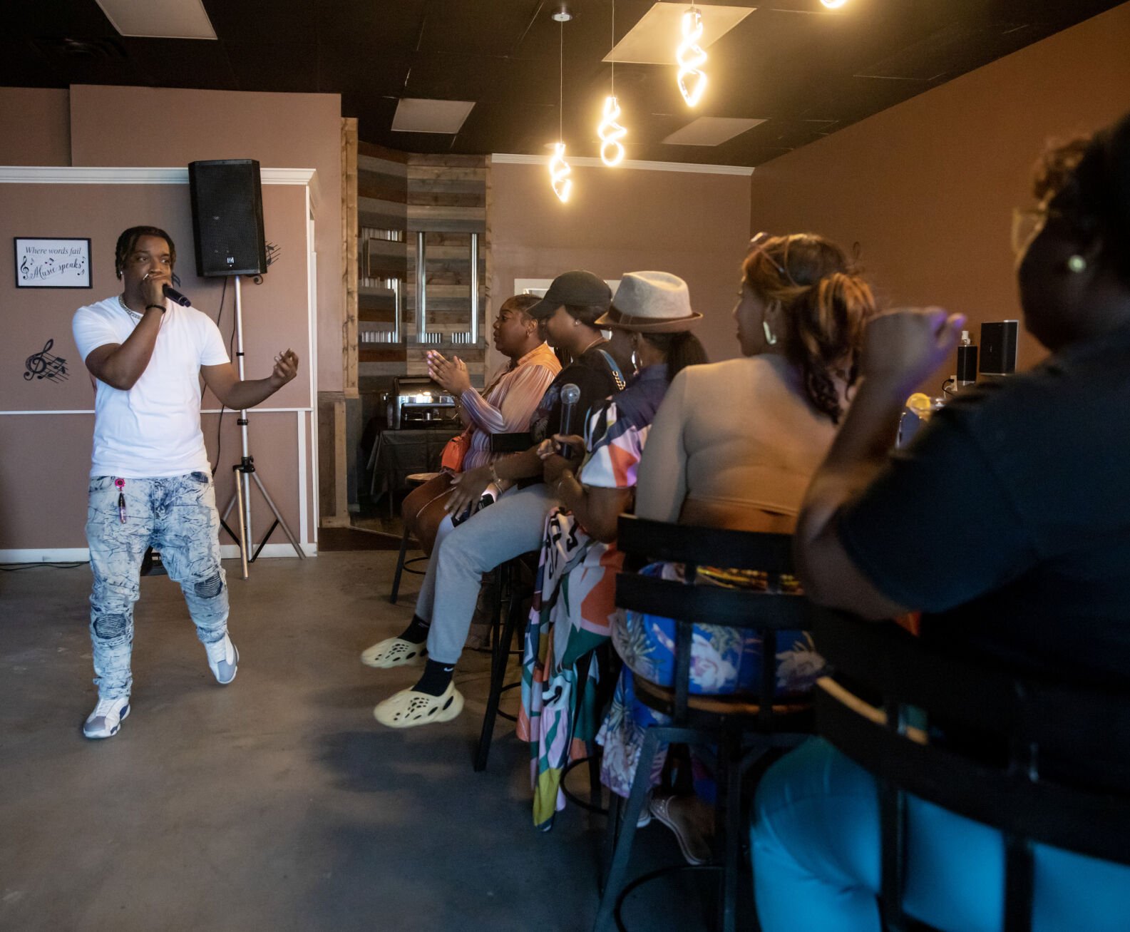 The R&B Lounge Sets The Mood For City's Mature Crowd | Entertainment ...