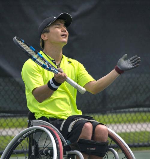 BR.wildartwheelchairtennis120.adv.jpg