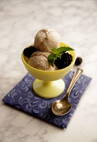 BlackberryIceCream1.JPG