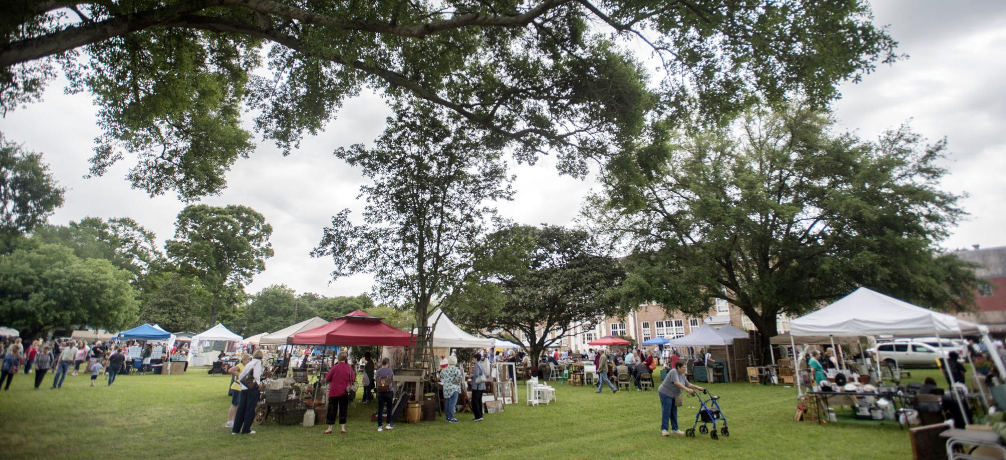 Photos Old Schoolhouse Antique Mall Fair and Yard Sale in Washington