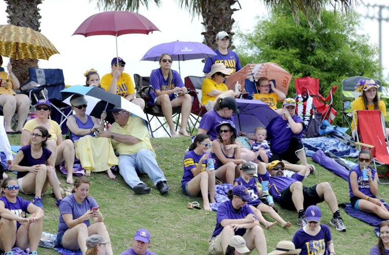 Bailey Landrys Huge Day Helps The Lsu Softball Team To An 8 0 Victory Over Arizona To Open The 