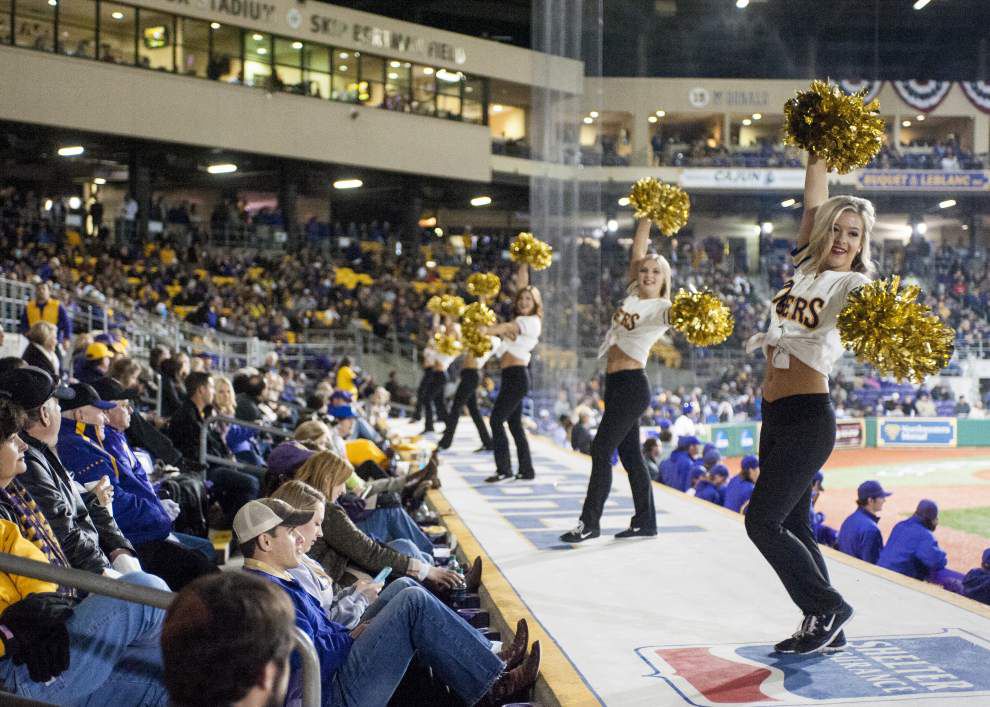 Return of the long ball? Home run powers LSU past Kansas for season-opening win _lowres