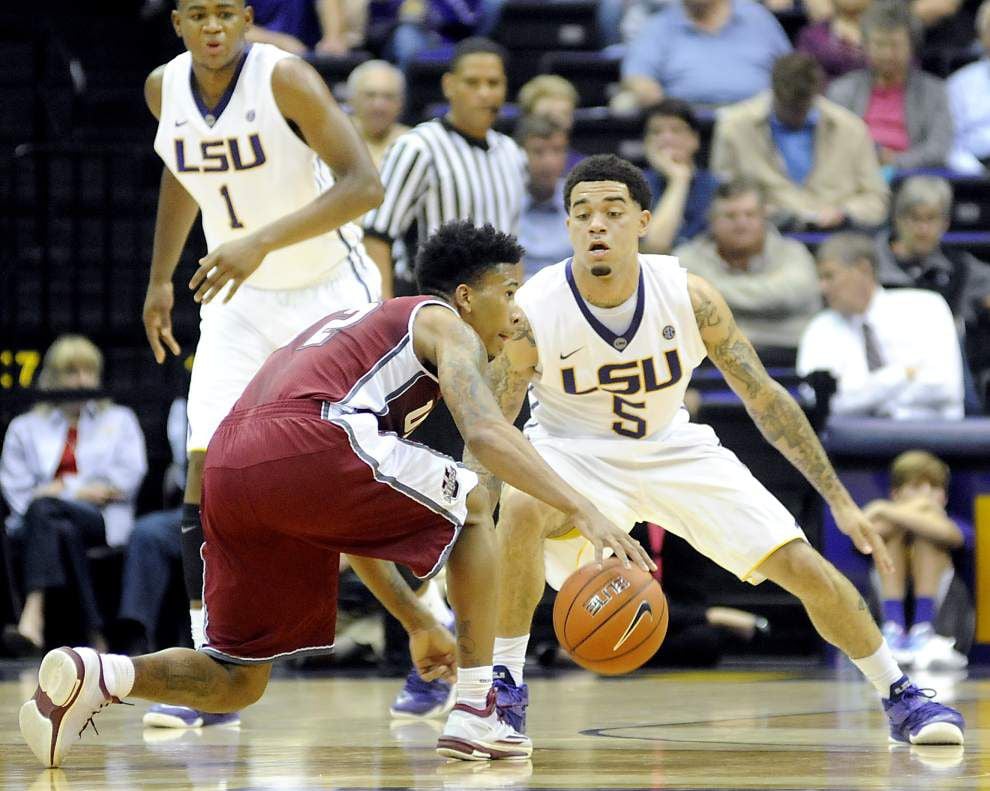 Gray scores 25 as Tigers dominate UMass 82-60 _lowres