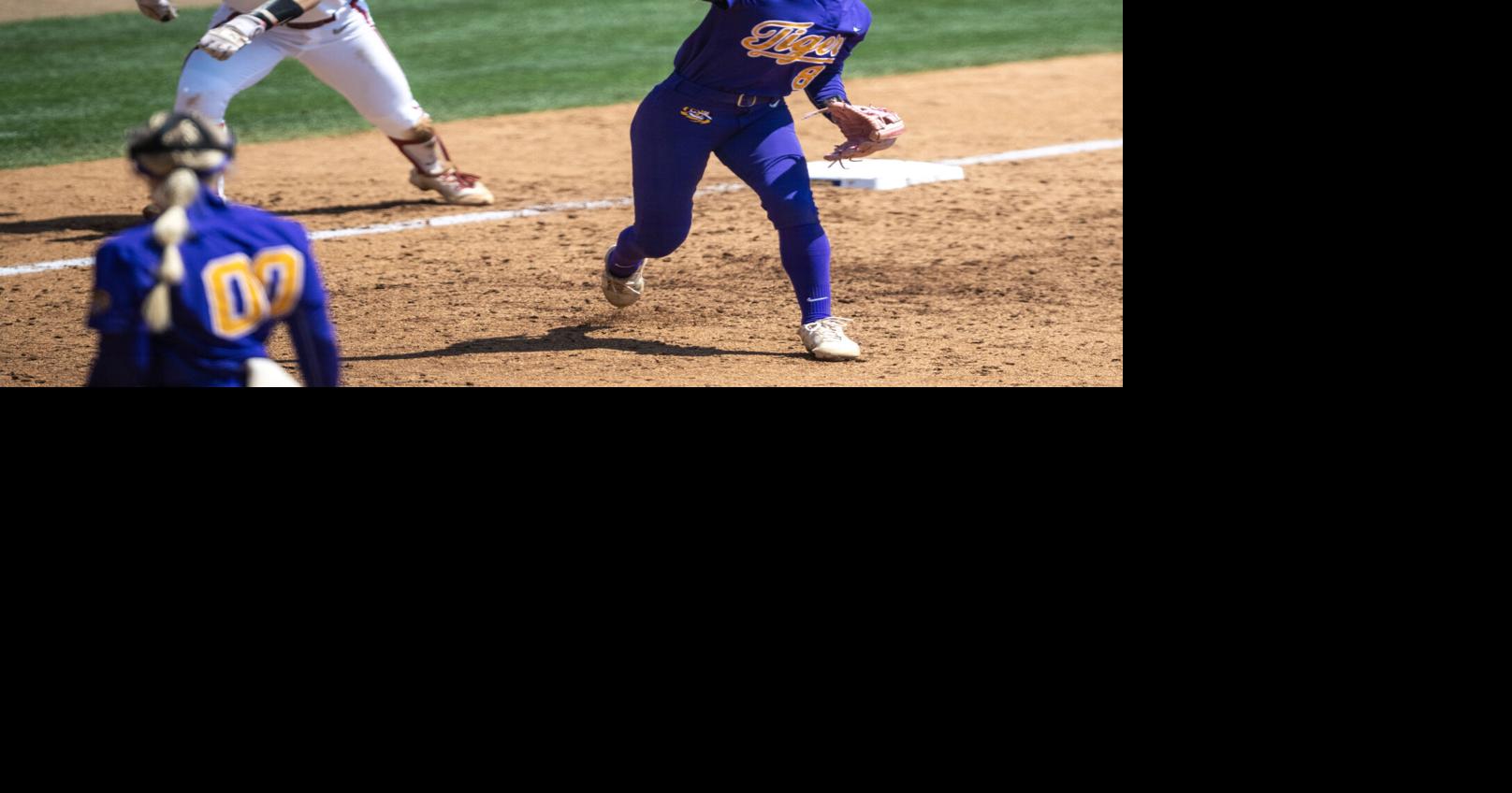 Photo: LSU Softball stuns Oklahoma to set up rubber match