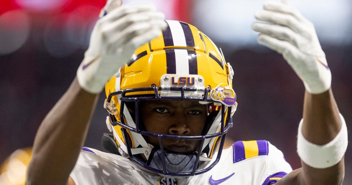 LSU players were given a shot to try on an air-conditioned helmet. Here's how they reacted.