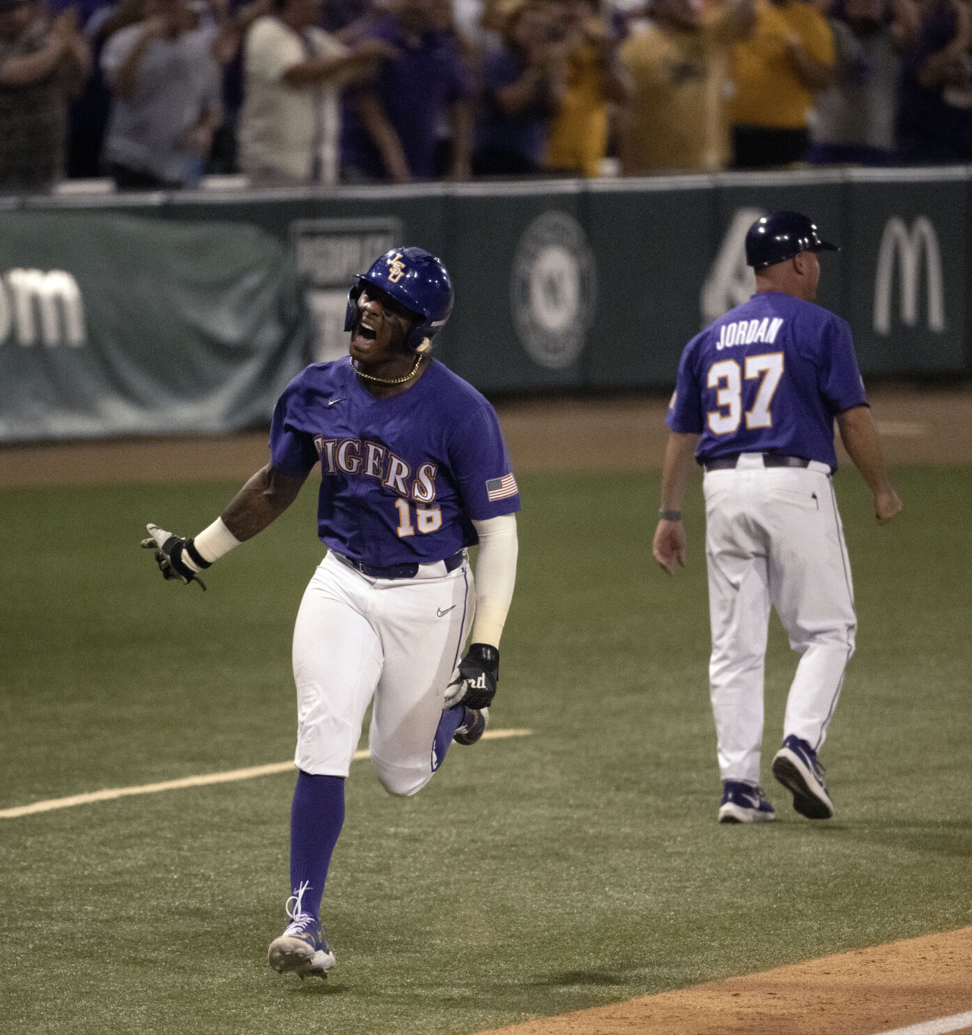 Kentucky-LSU Super Regional Game 1 Photo Gallery – UK Athletics