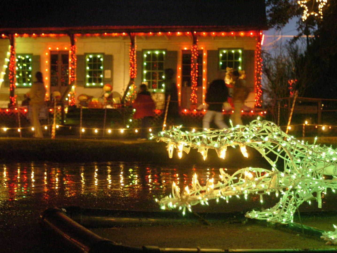 Happy Holidays Tis The Season In South Louisiana Check Out These Events Entertainment Life Theadvocate Com Christmas Lights Show Baton Rouge 2021