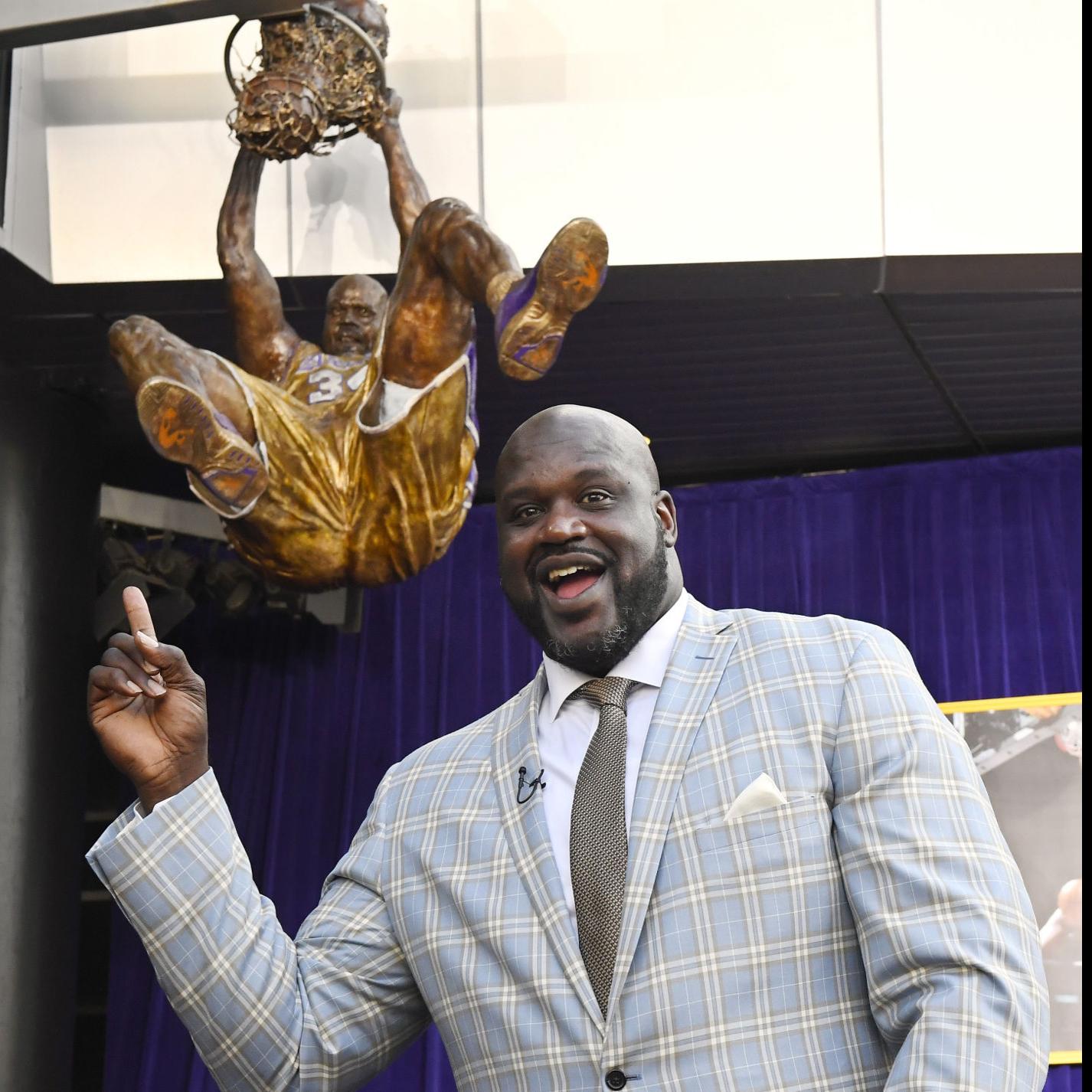 The Lakers will honor Shaquille O'Neal with this gold-plated dunking statue  