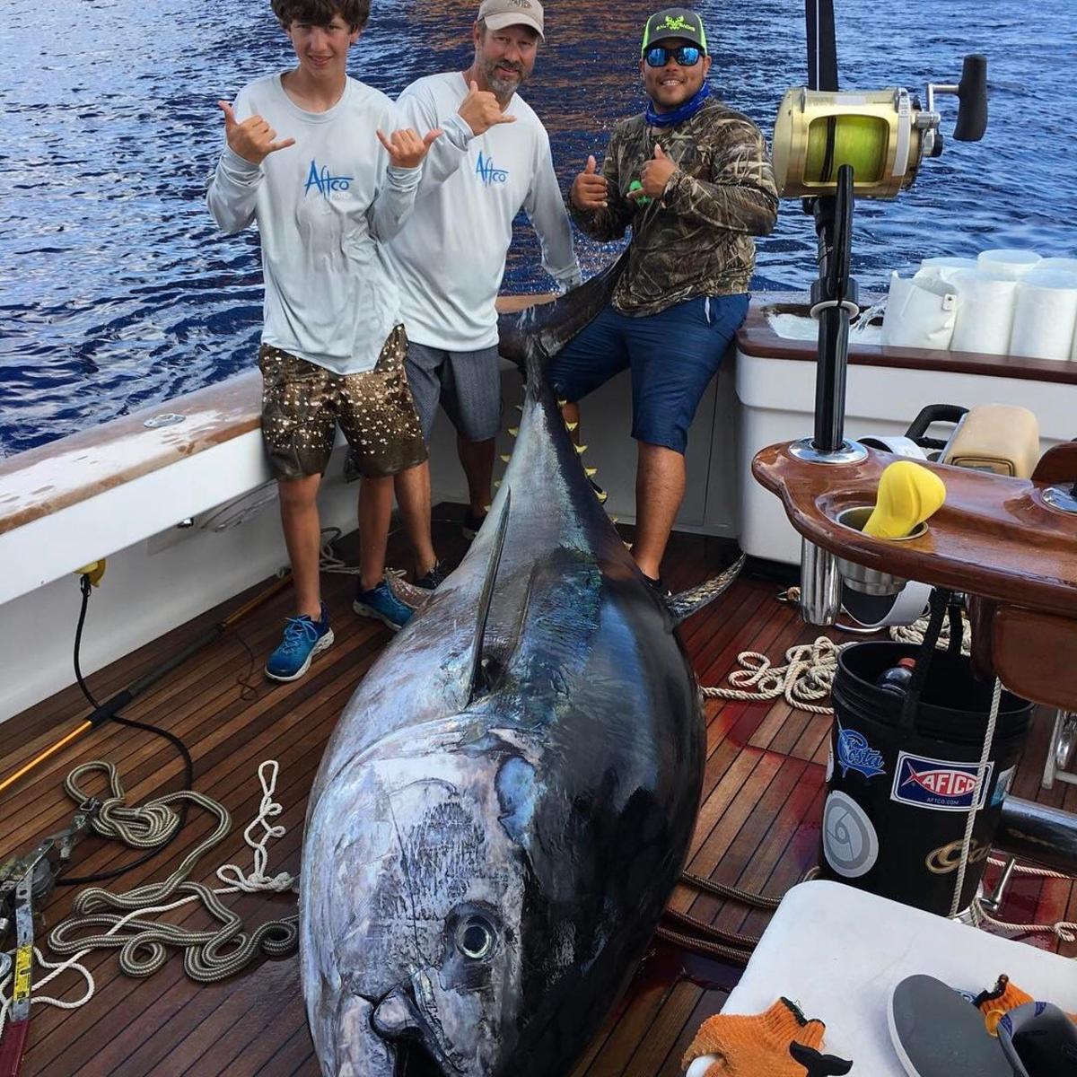 835 pounds! Lafayette teen battles giant bluefin tuna for ...