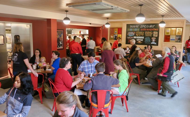 As shutdown drags more New Orleans restaurants offer free meals for