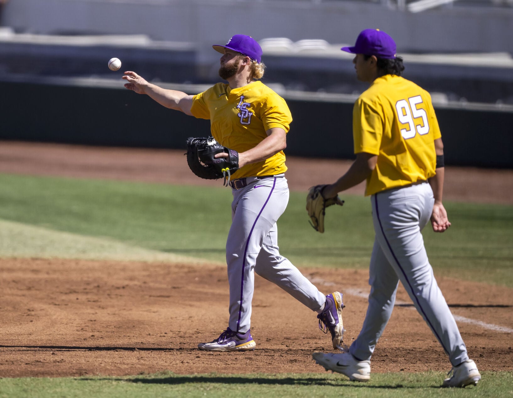 BR.lsufallbaseball2.adv_2517 MJ.JPG