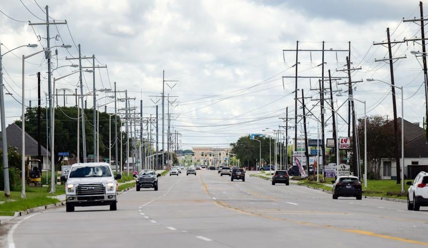 New lanes of Kaliste Saloom Road between Ambassador Caffery and E