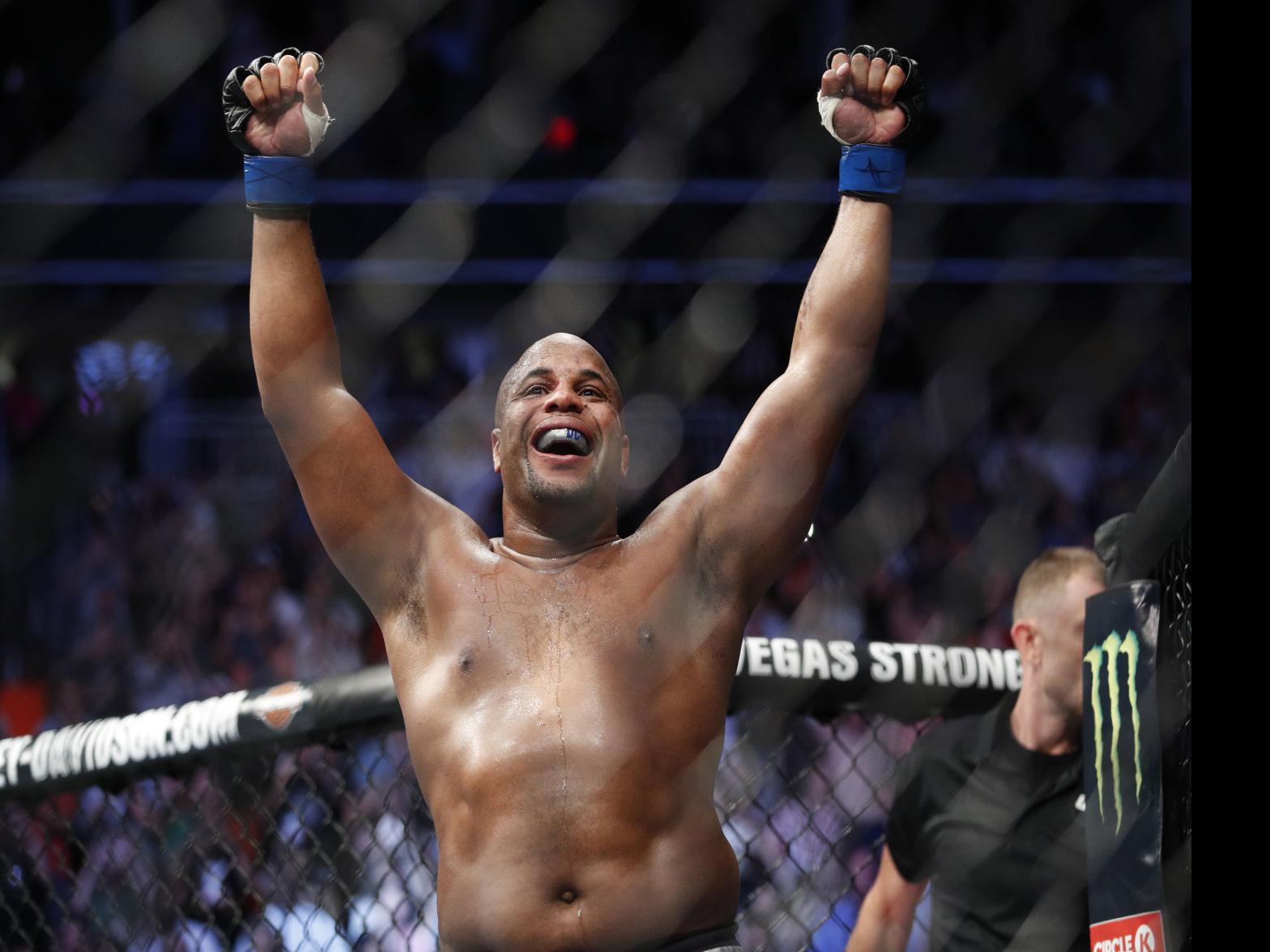 Lafayette Native Daniel Cormier Makes Ufc History With Dramatic Ko To Capture 2nd Title Belt Sports Theadvocate Com